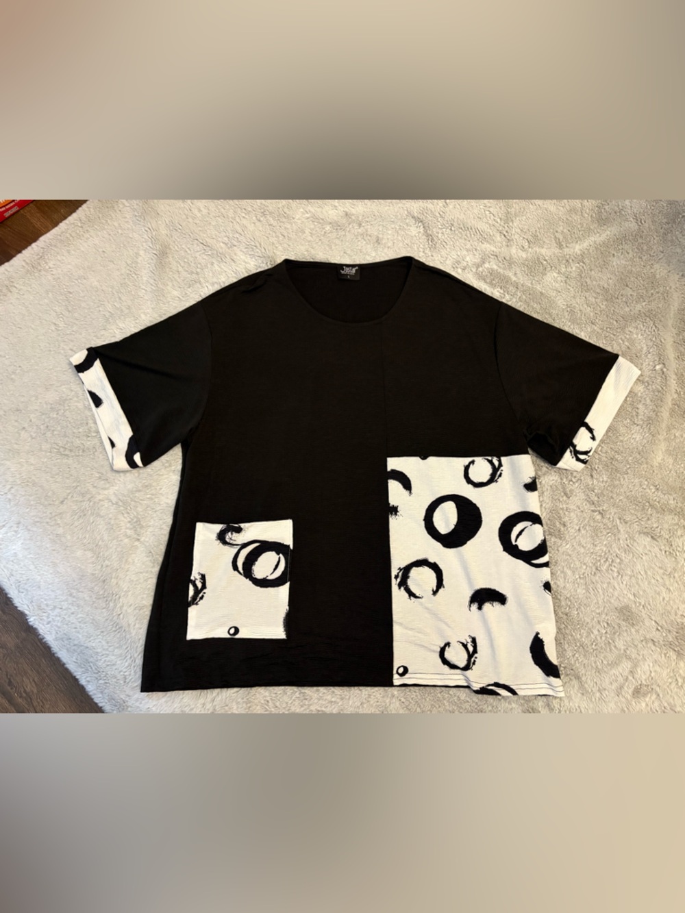 Jostar black and white top